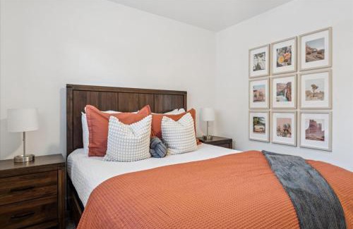 New Papago Parkway Casa | Cactus Bloom Villa - Spacious 5BR near Old Town Scottsdale with Private Pool