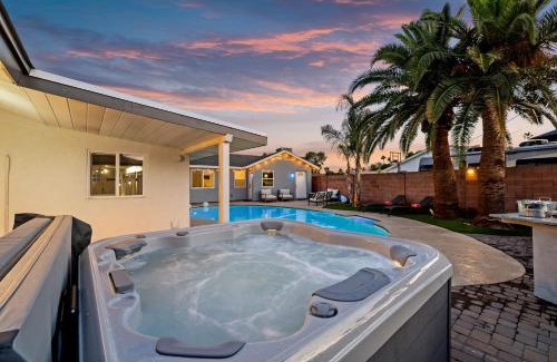 Village Grove Casa | Cactus Oasis 5-br House Casitaheated Spa & Pool