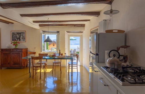 Gonte Apartamento | Cadebei 2. Relaxing lake view in the charming, quiet hamlet of Gonte.