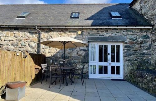 Dolgellau Casa | Cader Mountain View Cottage with Hot Tub in Snowdonia