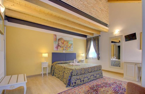 Oriago Apartamento | CADIFIORE-B & B12 - room w / bath in Country house riverside, parking in private parc