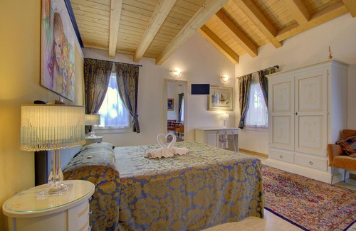 Oriago Apartamento | CADIFIORE-B & B12 - room w / bath in Country house riverside, parking in private parc