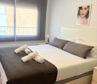Cornella de Llobregat Apartamento | Cadilac Cornellà ,Parking free, Tram, Metro, Bus