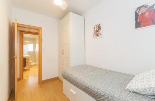 Cornella de Llobregat Apartamento | Cadilac Cornellà ,Parking free, Tram, Metro, Bus