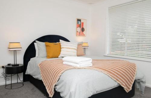 Orange Villa | Cadogan House - Professionally Styled in CBD