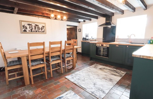 Bwlchgwyn Cabaña | CAE ADAR FARM, pet friendly, character holiday cottage in Coedpoeth