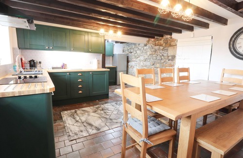 Bwlchgwyn Cabaña | CAE ADAR FARM, pet friendly, character holiday cottage in Coedpoeth