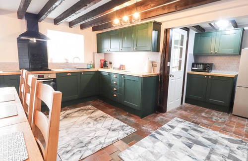 Bwlchgwyn Cabaña | CAE ADAR FARM, pet friendly, character holiday cottage in Coedpoeth