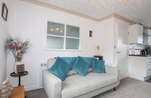 Gaerwen Cabaña | CAE FFYNNON, pet friendly, with a garden in Gaerwen