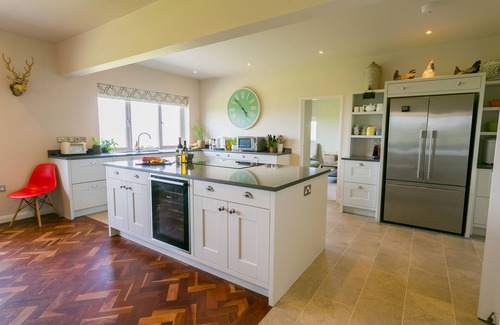 Moelfre Cabaña | Cae'r Borth - sleeps 14 guests in 7 bedrooms