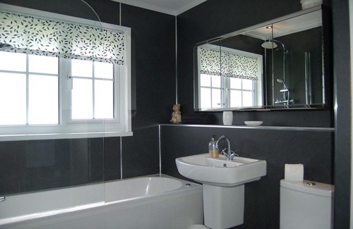Cwrt Casa | Cae Talgarth Bungalow at Plas Talgarth Resort