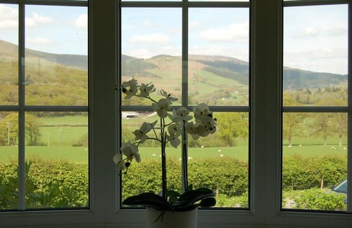 Cwrt Casa | Cae Talgarth Bungalow at Plas Talgarth Resort