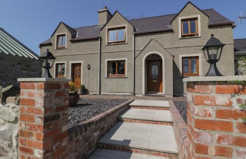Dinas Casa | Caer Moel