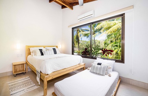 Los Pargos Hotel | Cafe Playa Negra