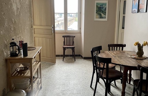 Nevers Apartamento | Habitacion Doble-Confortable-Baño Privado-Vista al patio-Côté Cour