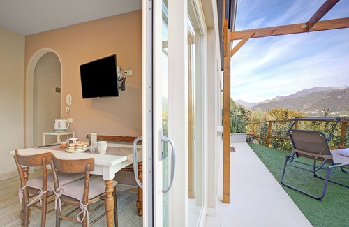 Cunettone-villa Apartamento | Caffè Priscilla House parking & lakeview, Salò, Italy
