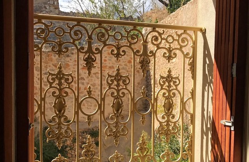 Fitou Casa | CAILLOUX D'OR - Casa de viejas piedras doradas, aparcamiento privado cerrado con jardín.