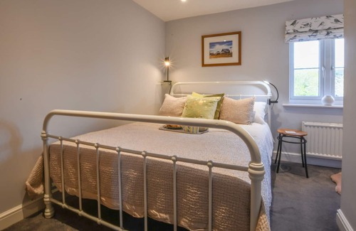 Westleton Cabaña | CAINES COTTAGE, WESTLETON, pet friendly, with a garden in Westleton