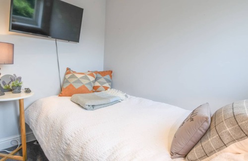 Westleton Cabaña | CAINES COTTAGE, WESTLETON, pet friendly, with a garden in Westleton