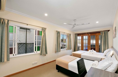 Parramatta Park Casa | Cairns Central Walking Distance Entire Ground Floor House
