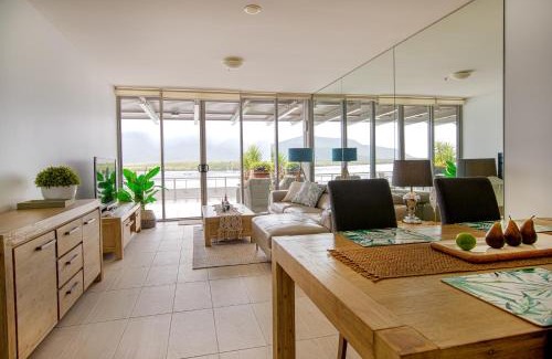 Cairns Central Business District Apartamento | Cairns Waterfront Luxury at Harbourlights
