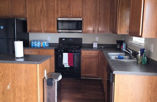 Lithia Springs Casa | CAJULS Guest House Near GA Aquarium, Six-flags,Mercedes-Benz Stadium,& Coca-Cola