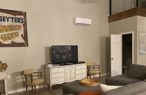 Breaux Bridge Casa | Cajun Barndeaux! Sleeps 13