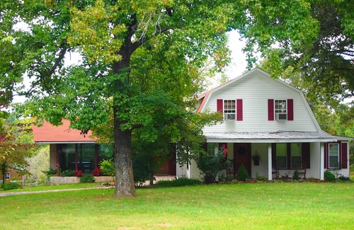 Dickson Casa | Cajún Lake Lodge, Dickson, TN