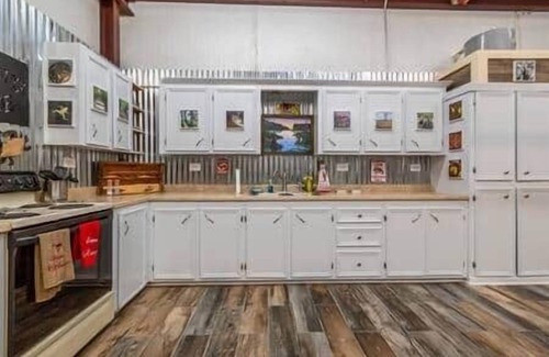 Butte La Rose Casa | Cajun rustic industrial studio style
