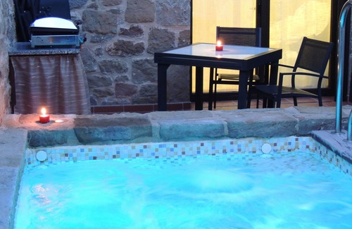 Osso de Sio Cabaña | Cal Farris, Jacuzzi, Cama con movimiento, Sillón Tántrico, Piscina,...