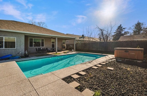 Chico Apartamento | Cal King Hi-tech Vaca Pool Home | Ideal 4 Families