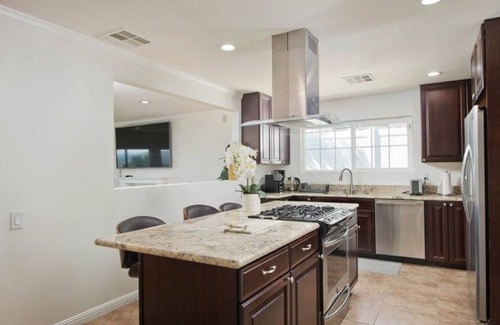 Calabasas Casa | calabasas Home With stunning Views, Pool, and Jacuzzi