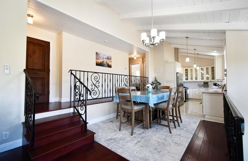 Calabasas Casa | Calabasas Modern design Stunning inside & out with a mountain view Relax & Quiet