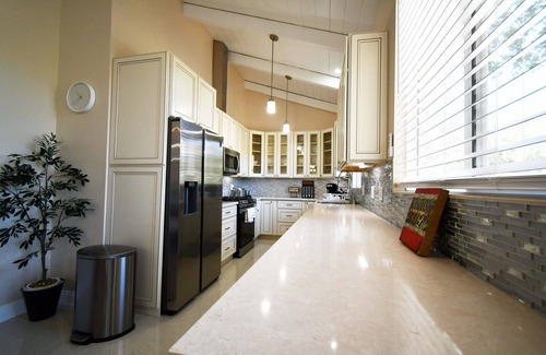 Calabasas Casa | Calabasas Modern design Stunning inside & out with a mountain view Relax & Quiet