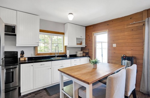 Calabogie Cabaña | Calabogie Lake Cottage, walking distance to ski hill