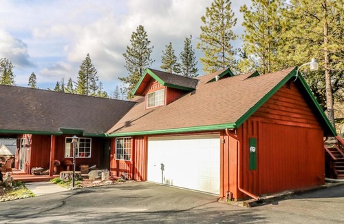 Bass Lake Casa | Calandri Lakeview House
