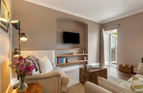 Penally Apartamento | Caldey Island View - Sea Views and Log Burner