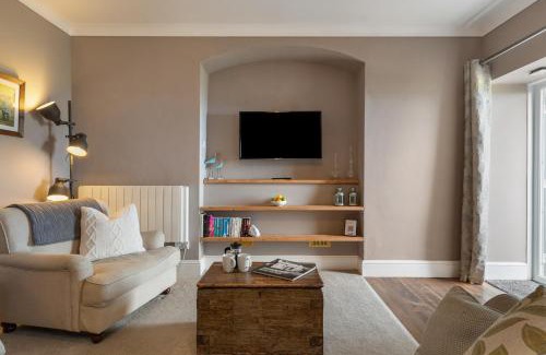 Penally Apartamento | Caldey Island View - Sea Views and Log Burner