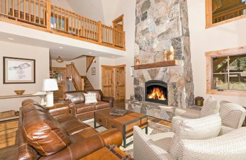 Truckee Casa | Caleb's Getaway by Tahoe Getaways at Old Greenwood- 3BR w Bonus Room, Pets Welcome & Ski Shuttle!