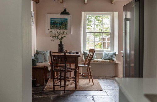 Trelights Cabaña | Calenick - a house that sleeps 6 guests in 3 bedrooms