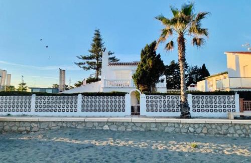 Torre del Mar Casa | Caleta Beach House Villa Beatriz Sinese Design