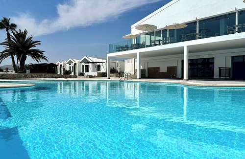 Costa de Antigua Apartamento | Caleta de Fuste Apartment- Sleeps4- Pool- Garden