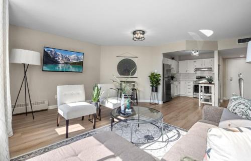Connaught Apartamento | Calgary Beltline - a stylish condo stay!