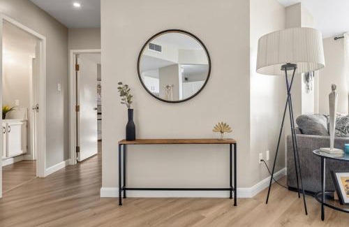 Connaught Apartamento | Calgary Beltline - a stylish condo stay!