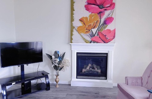 Calgary Casa | Calgary Mountain Gorgeous Single House Close Airport & Free Parking