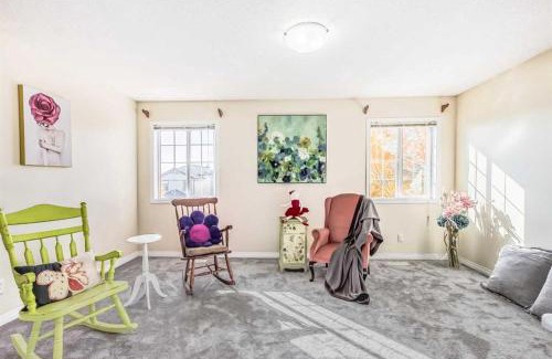 Calgary Casa | Calgary Mountain Gorgeous Single House Close Airport & Free Parking