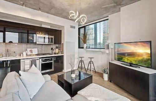 Connaught Apartamento | Calgary Tower View | King Bed |AC | Gym | 2BR
