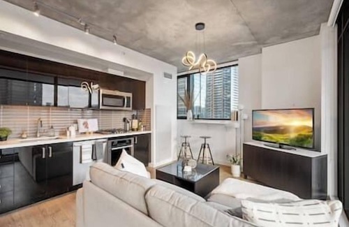 Connaught Apartamento | Calgary Tower View | King Bed |AC | Gym | 2BR