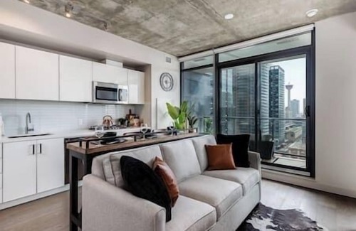Connaught Apartamento | Calgary Tower View | Mins to Saddledome| Pool |Gym