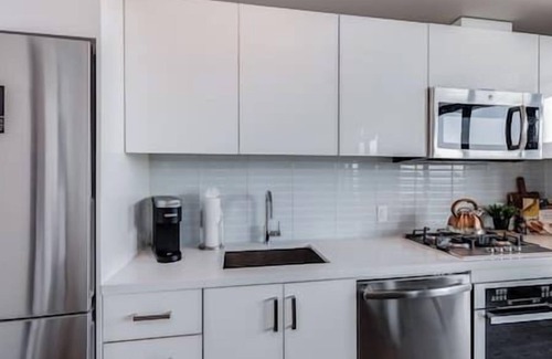 Connaught Apartamento | Calgary Tower View | Mins to Saddledome| Pool |Gym